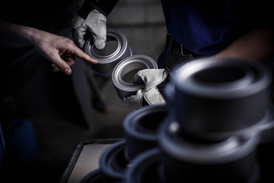 Peskanje kovinskih izdelkov